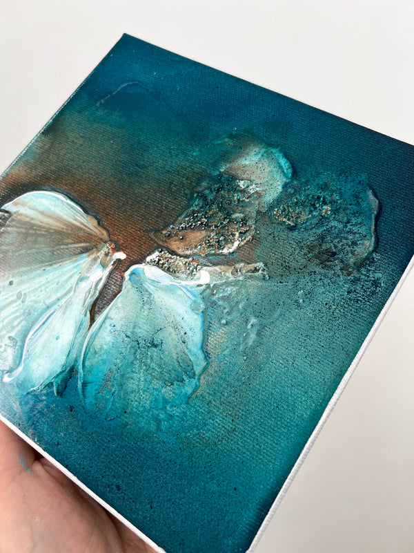 'Blooming Through Wilderness' / 20x20cm