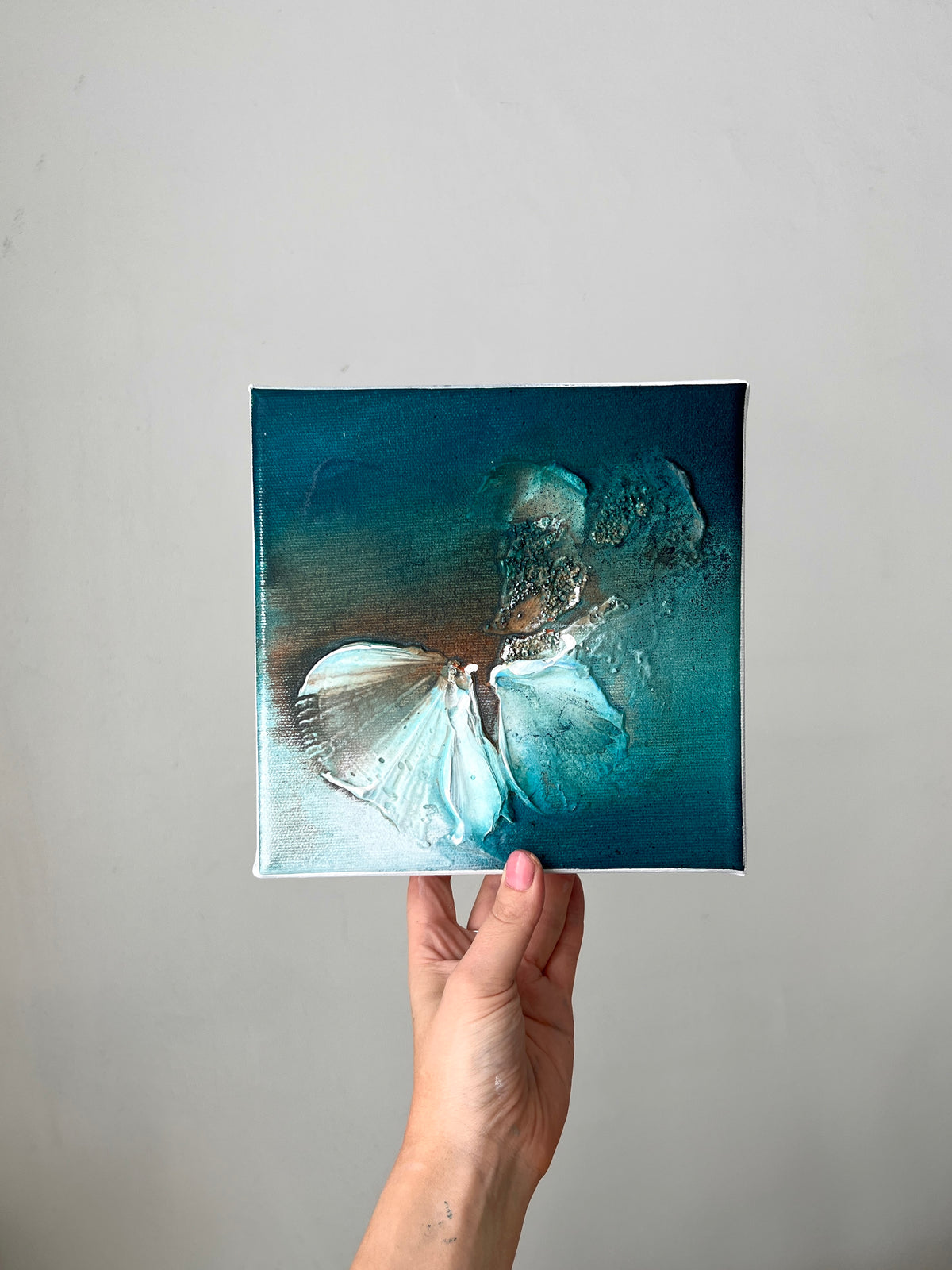 'Blooming Through Wilderness' / 20x20cm