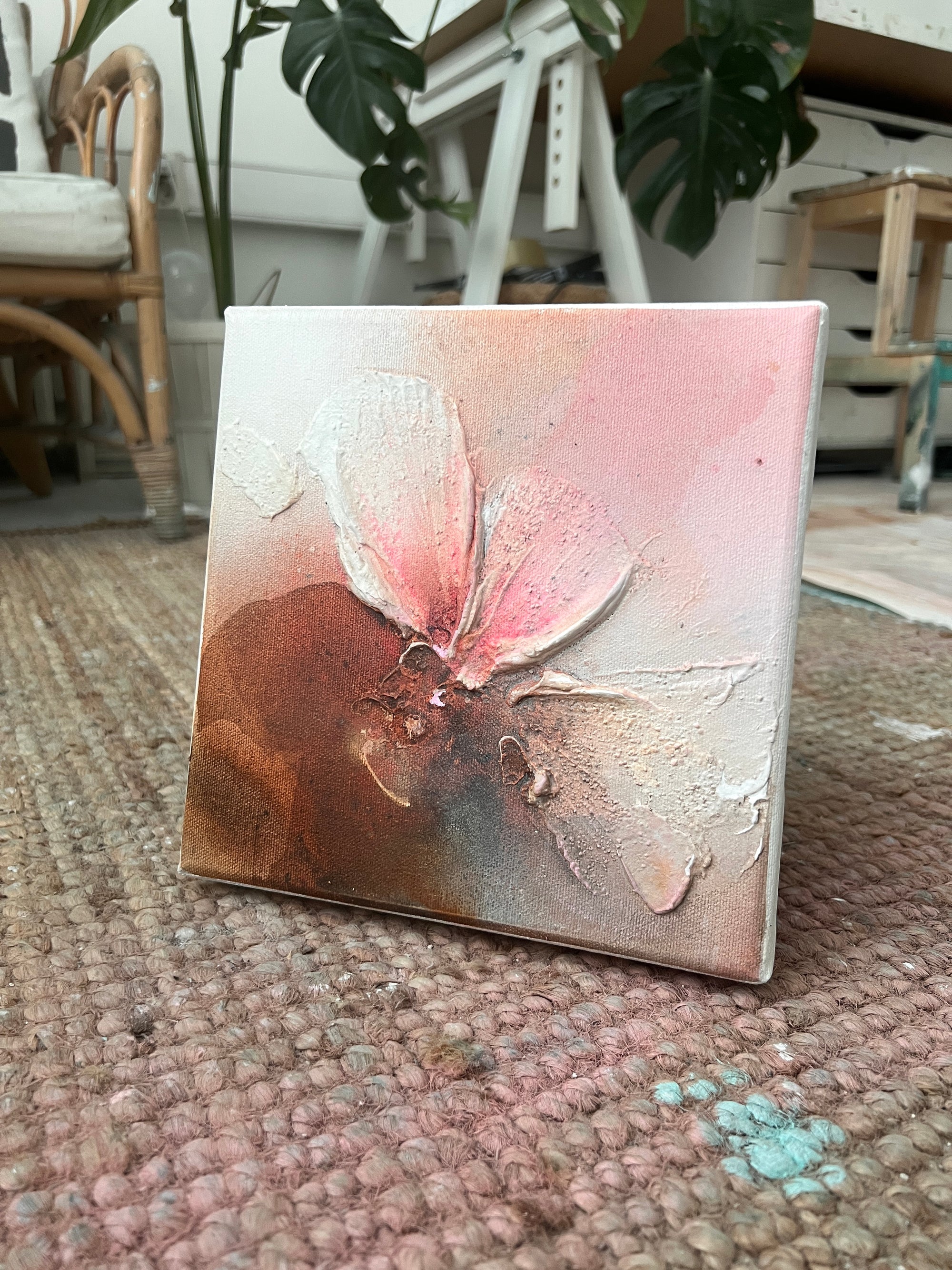 'Anything But a Wallflower' // 20x20cm
