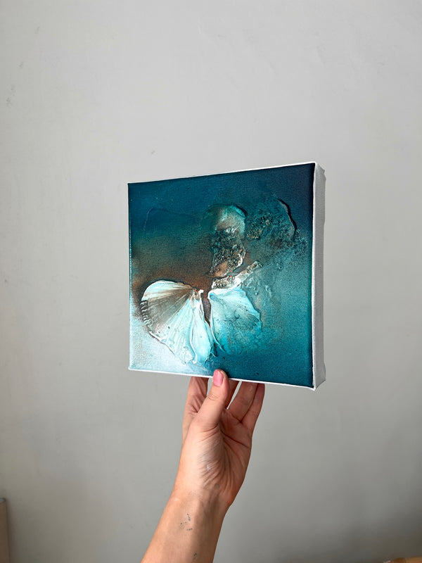 'Blooming Through Wilderness' / 20x20cm