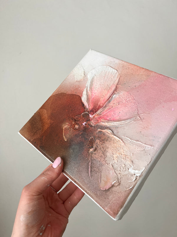 'Anything But a Wallflower' // 20x20cm